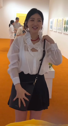 SophiaRainWalk4.png