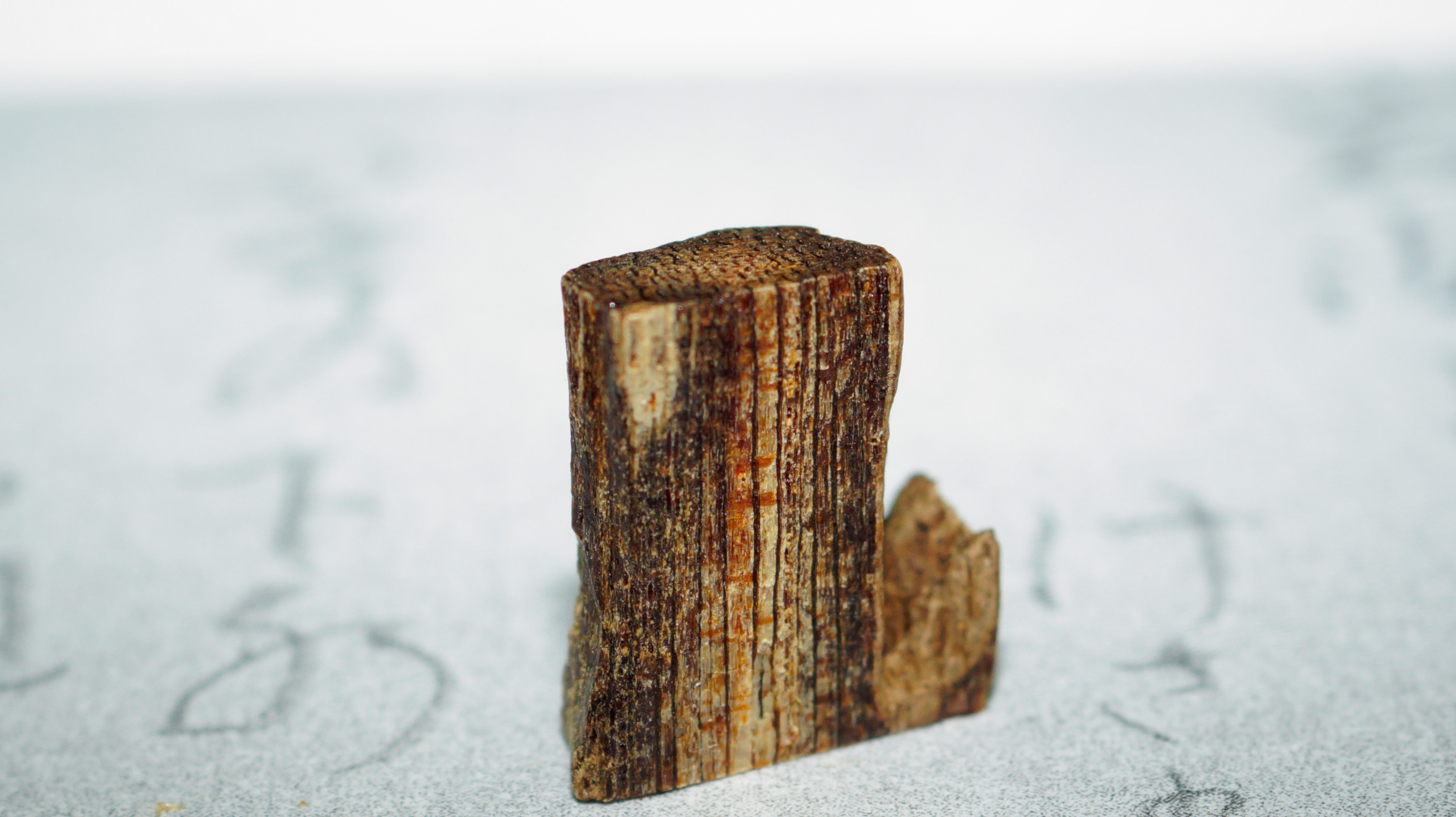 [Ouddict.com] Oud Wood