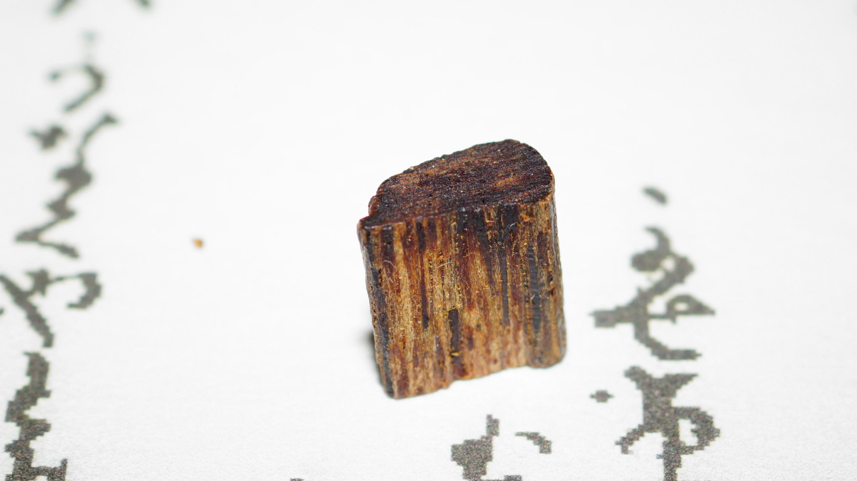 [Ouddict.com] Oud Wood