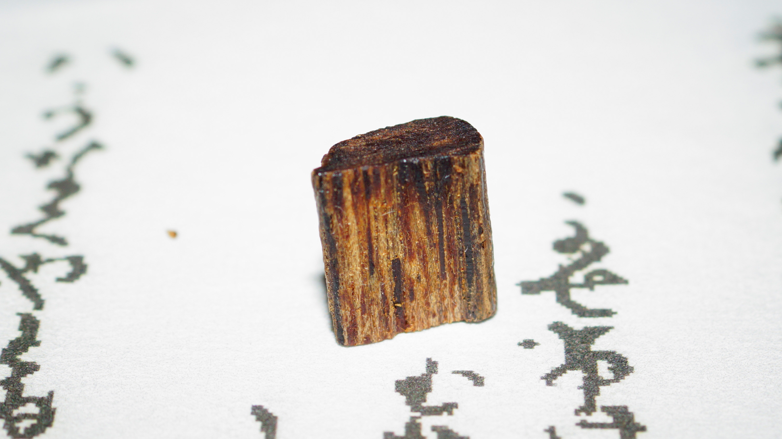 [Ouddict.com] Oud Wood