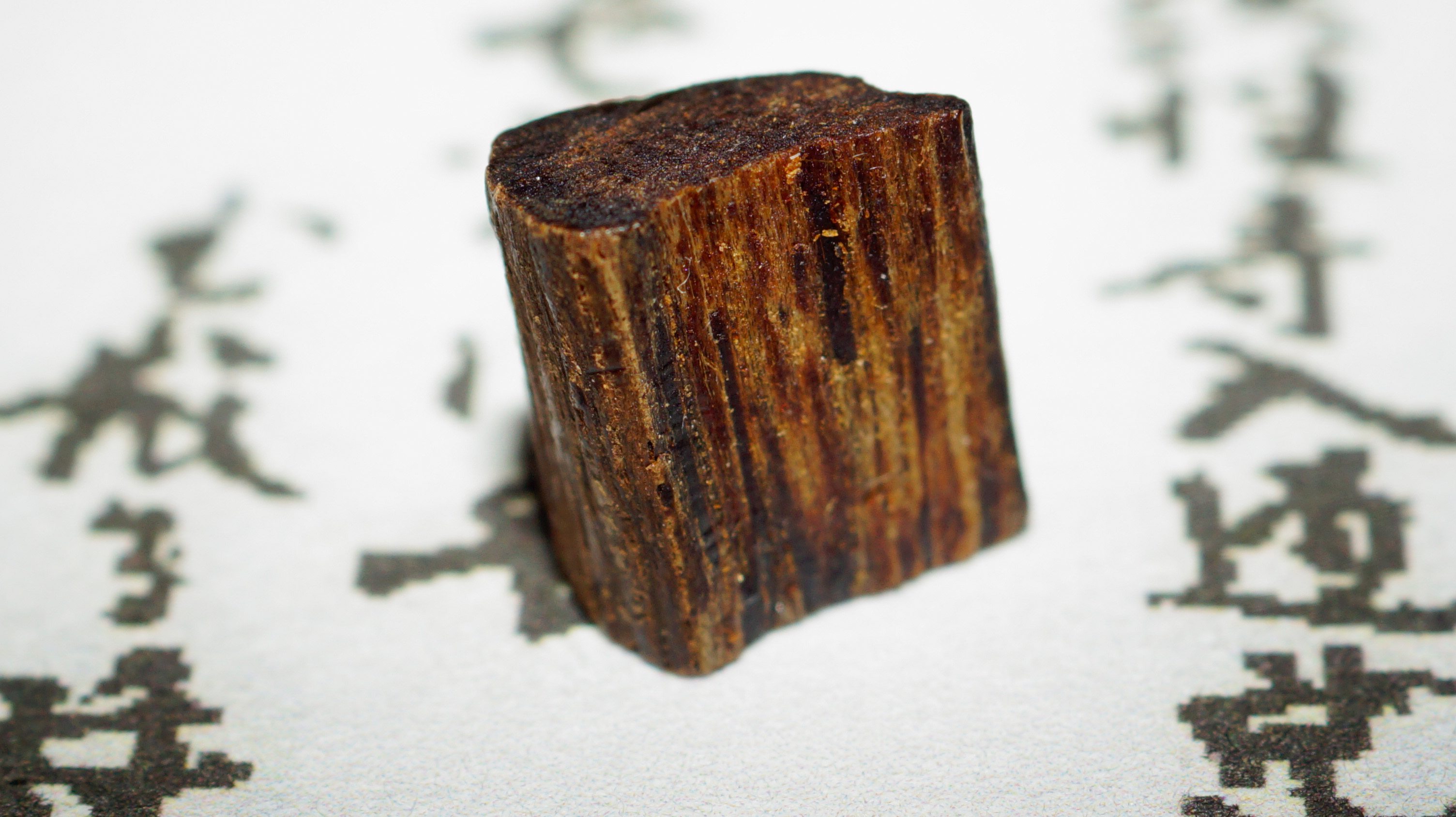 [Ouddict.com] Oud Wood