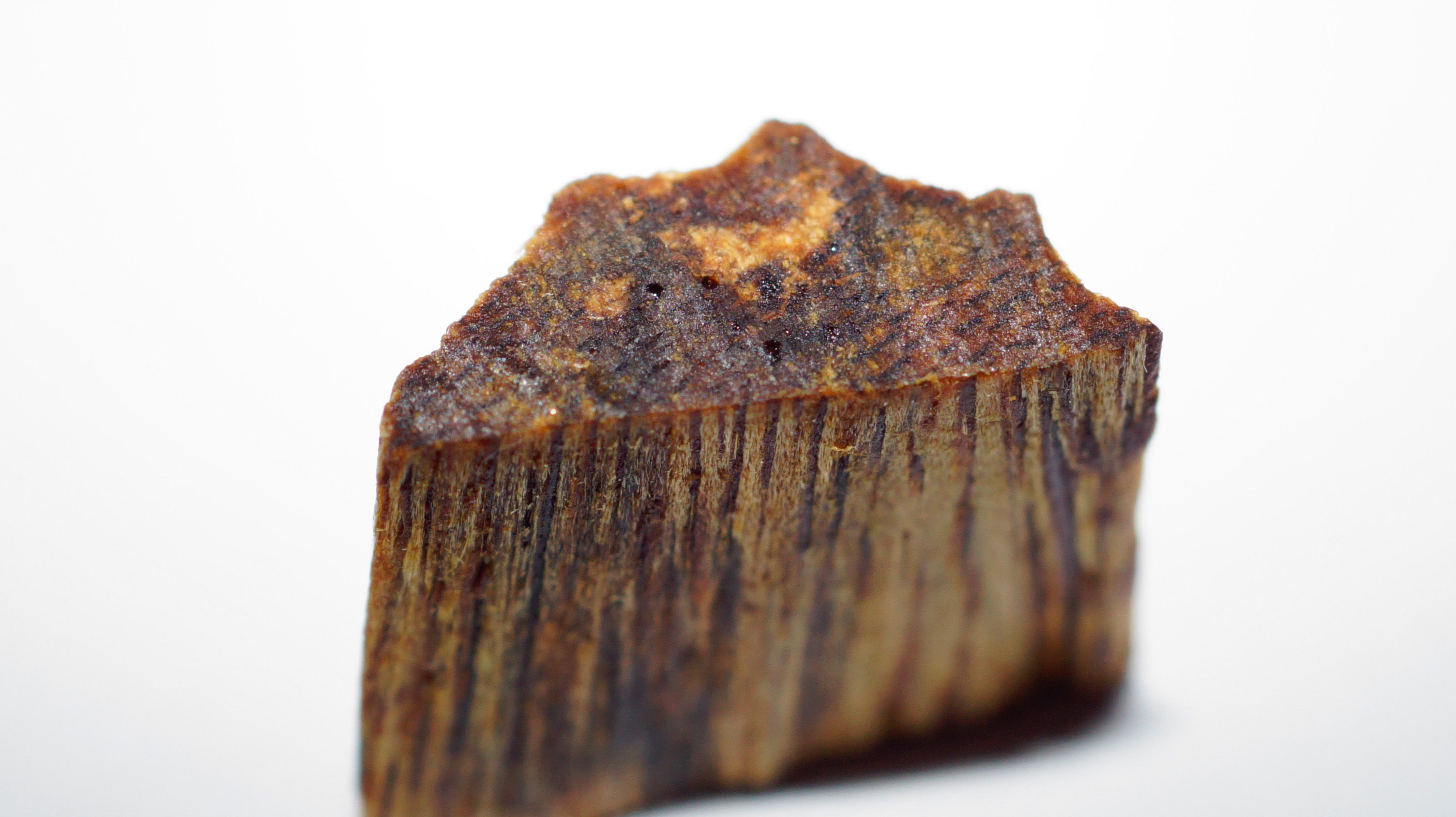 [Ouddict.com] Oud Wood