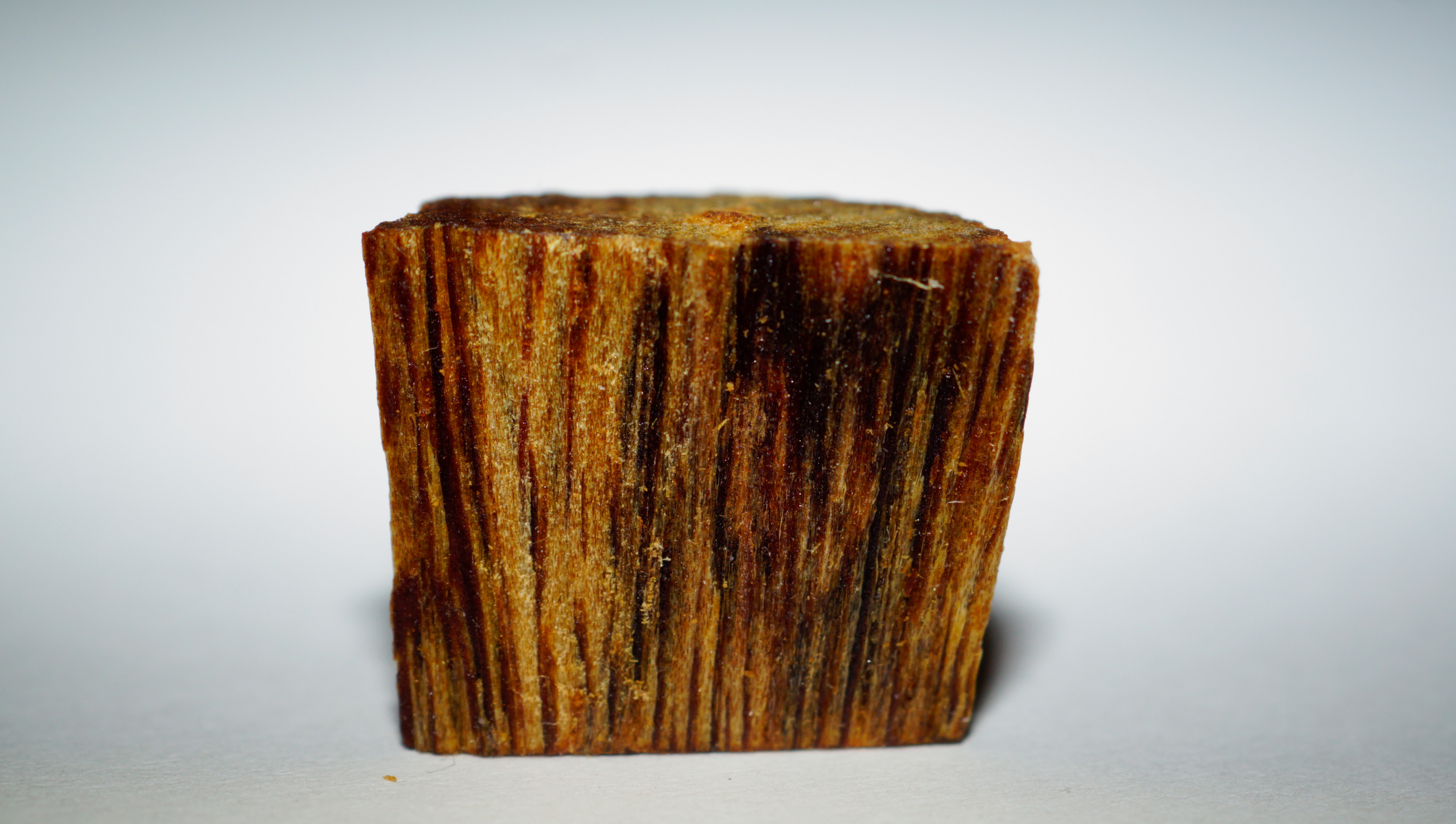 [Ouddict.com] Oud Wood