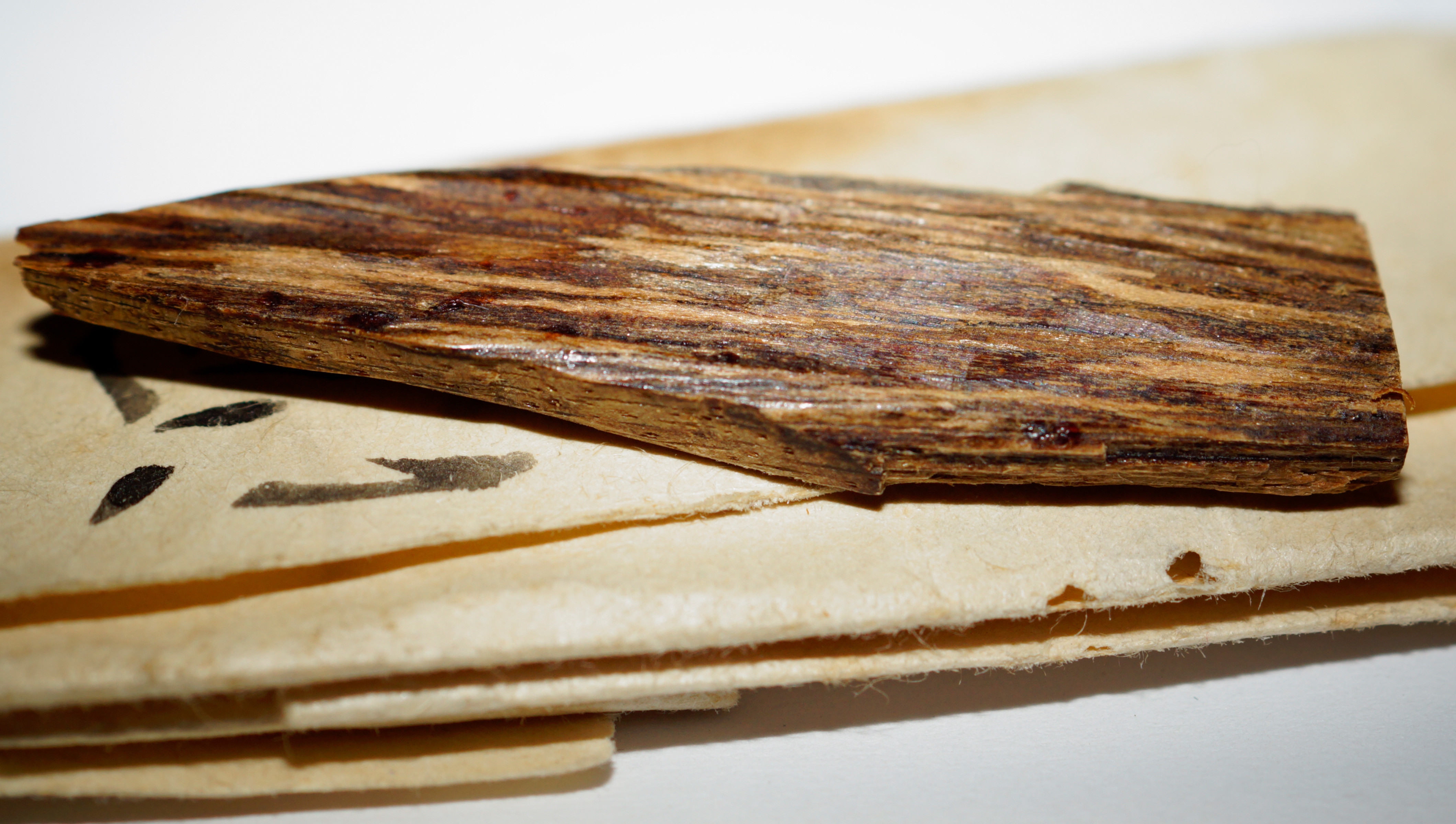 [Ouddict.com] Oud Wood