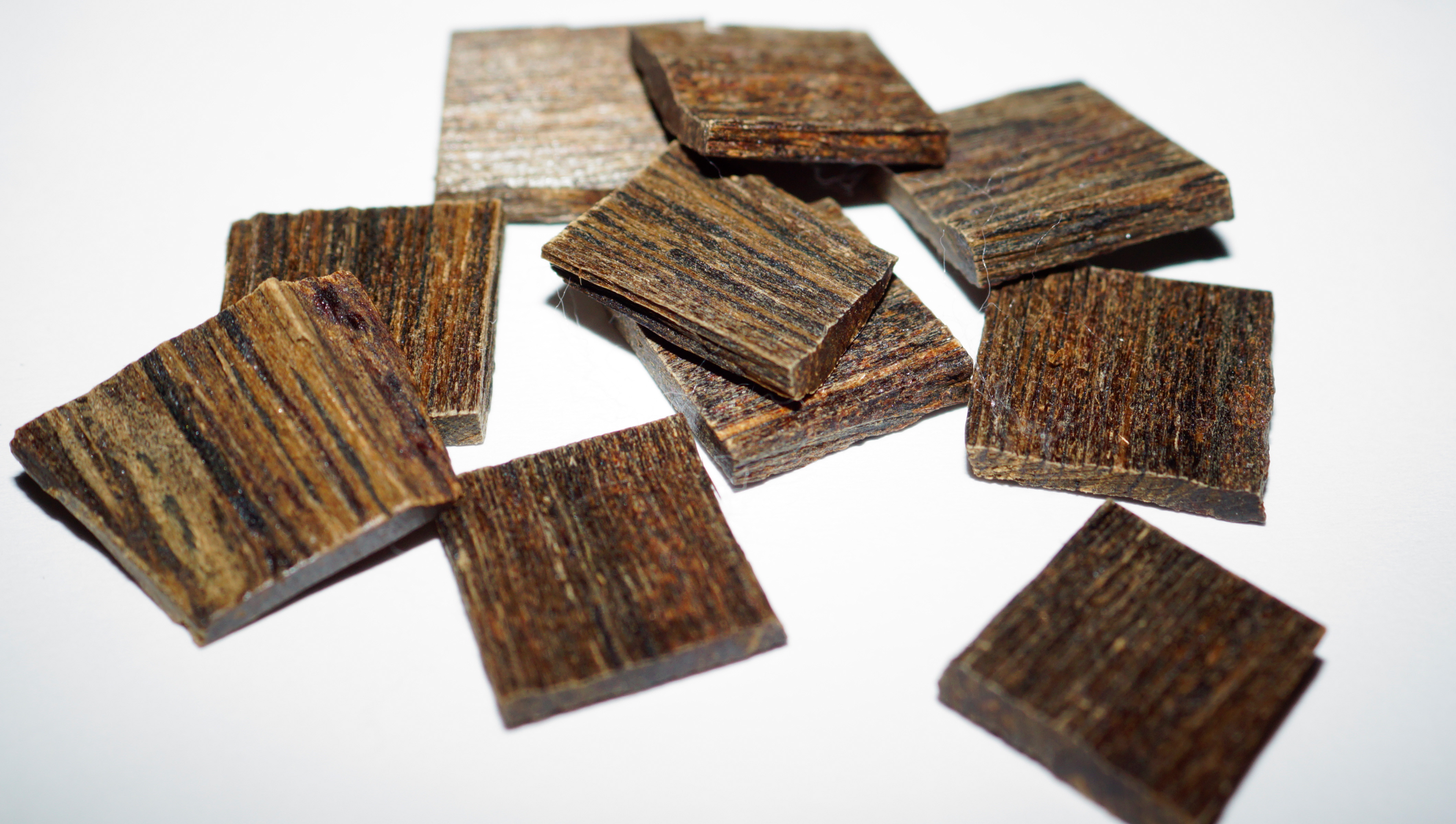 [Ouddict.com] Oud Wood