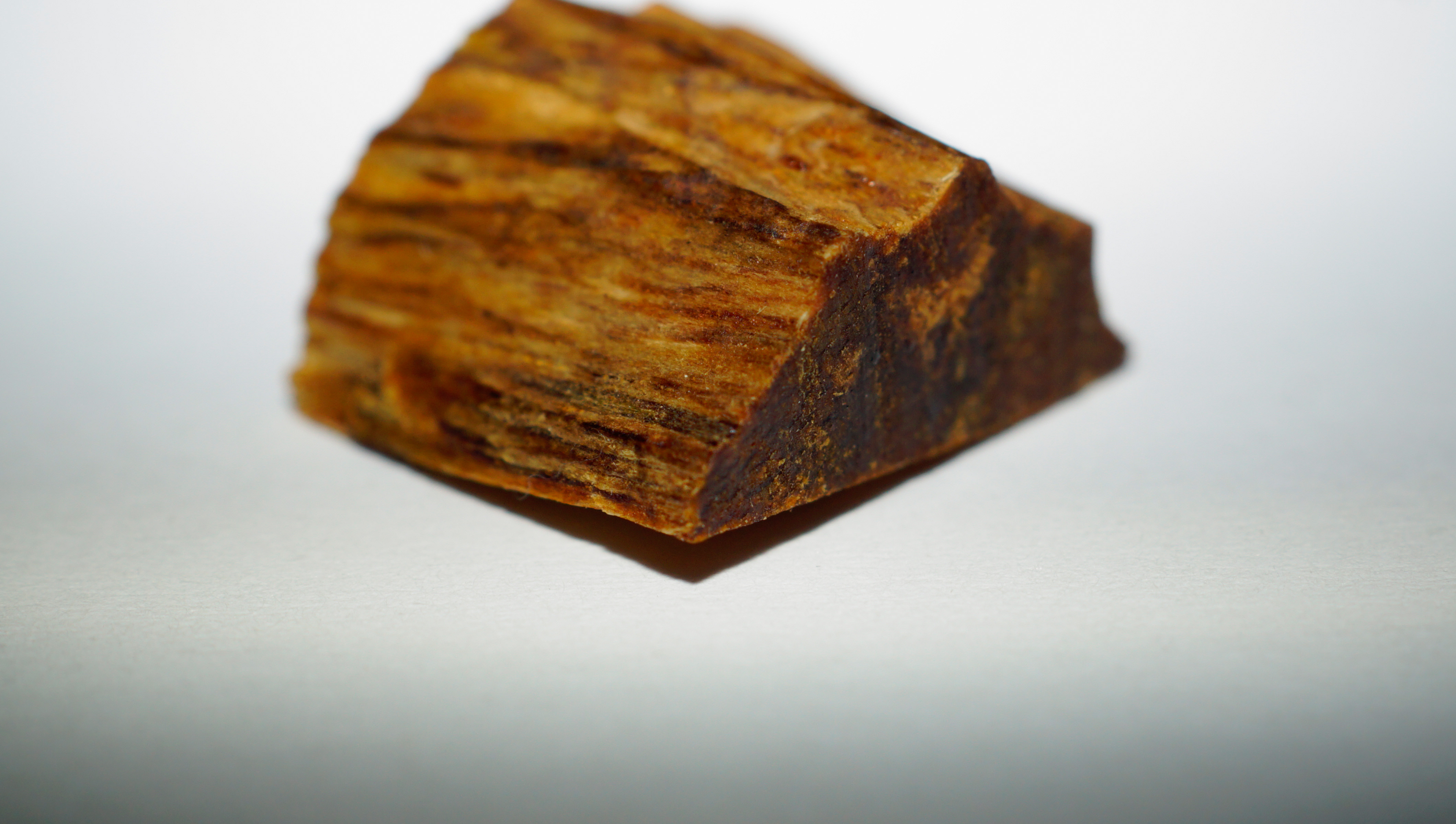 [Ouddict.com] Oud Wood
