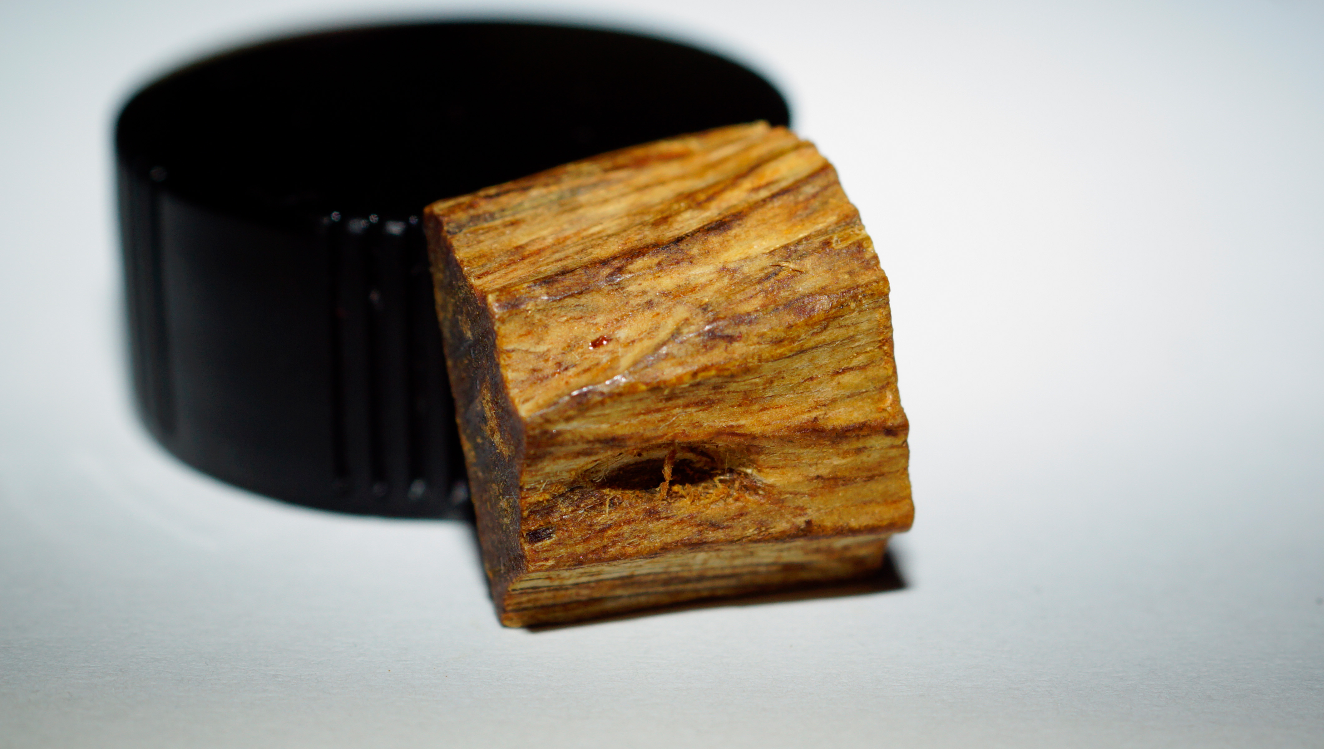 [Ouddict.com] Oud Wood