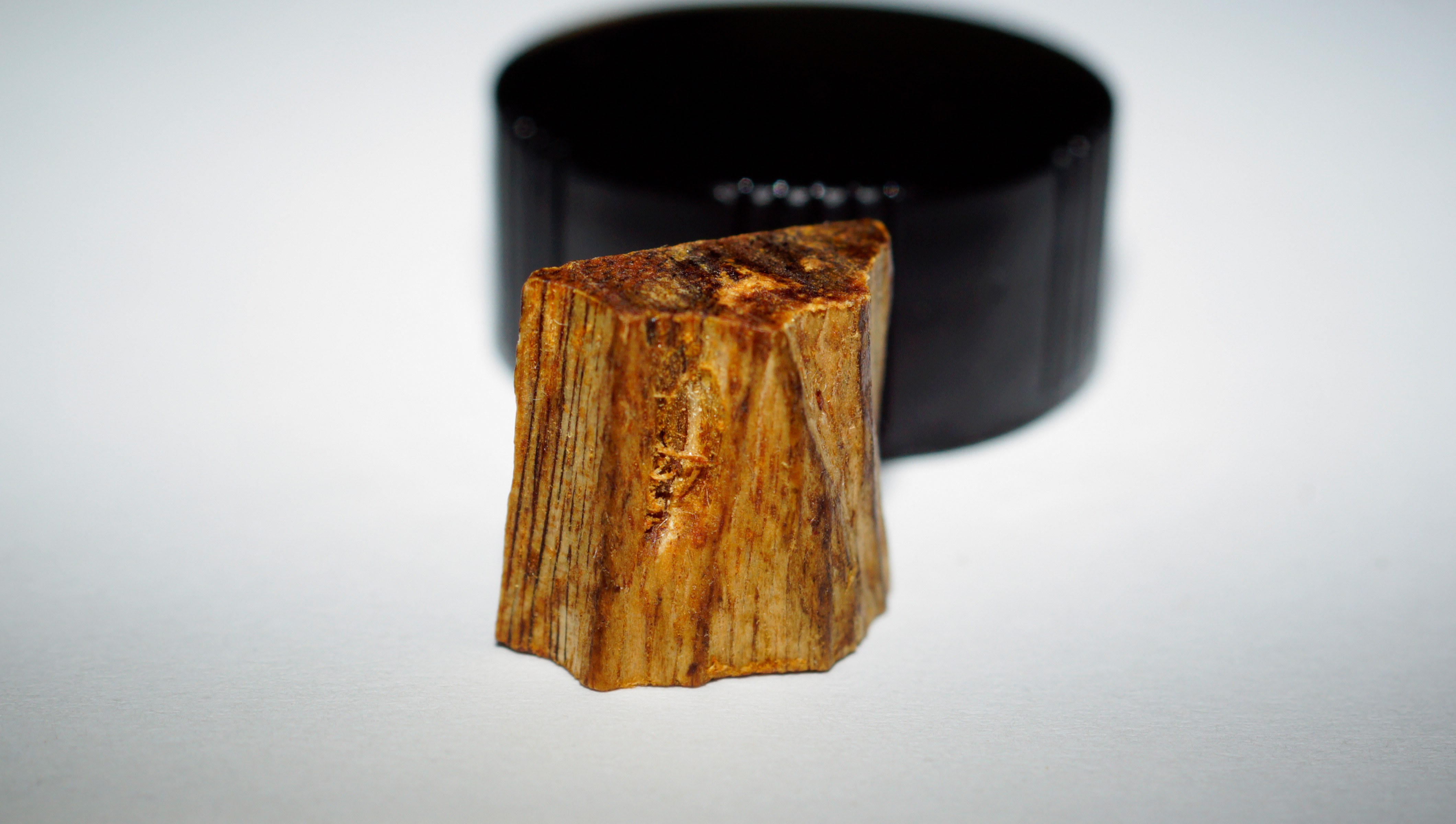 [Ouddict.com] Oud Wood
