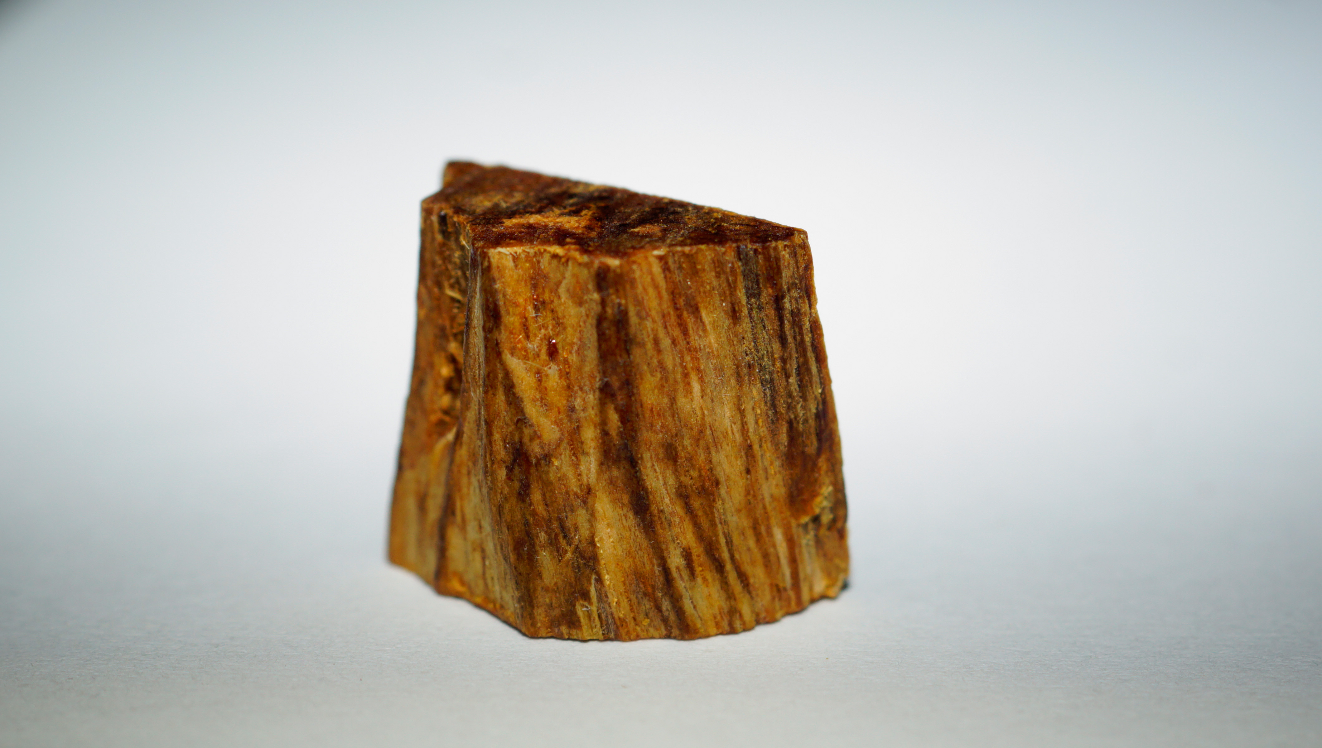 [Ouddict.com] Oud Wood