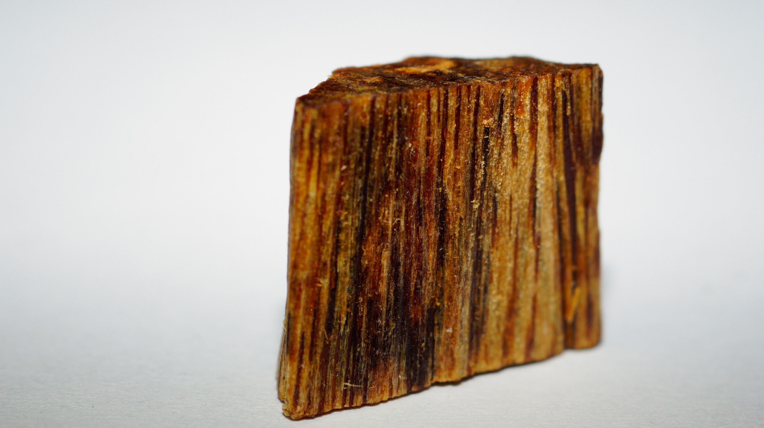 [Ouddict.com] Oud Wood
