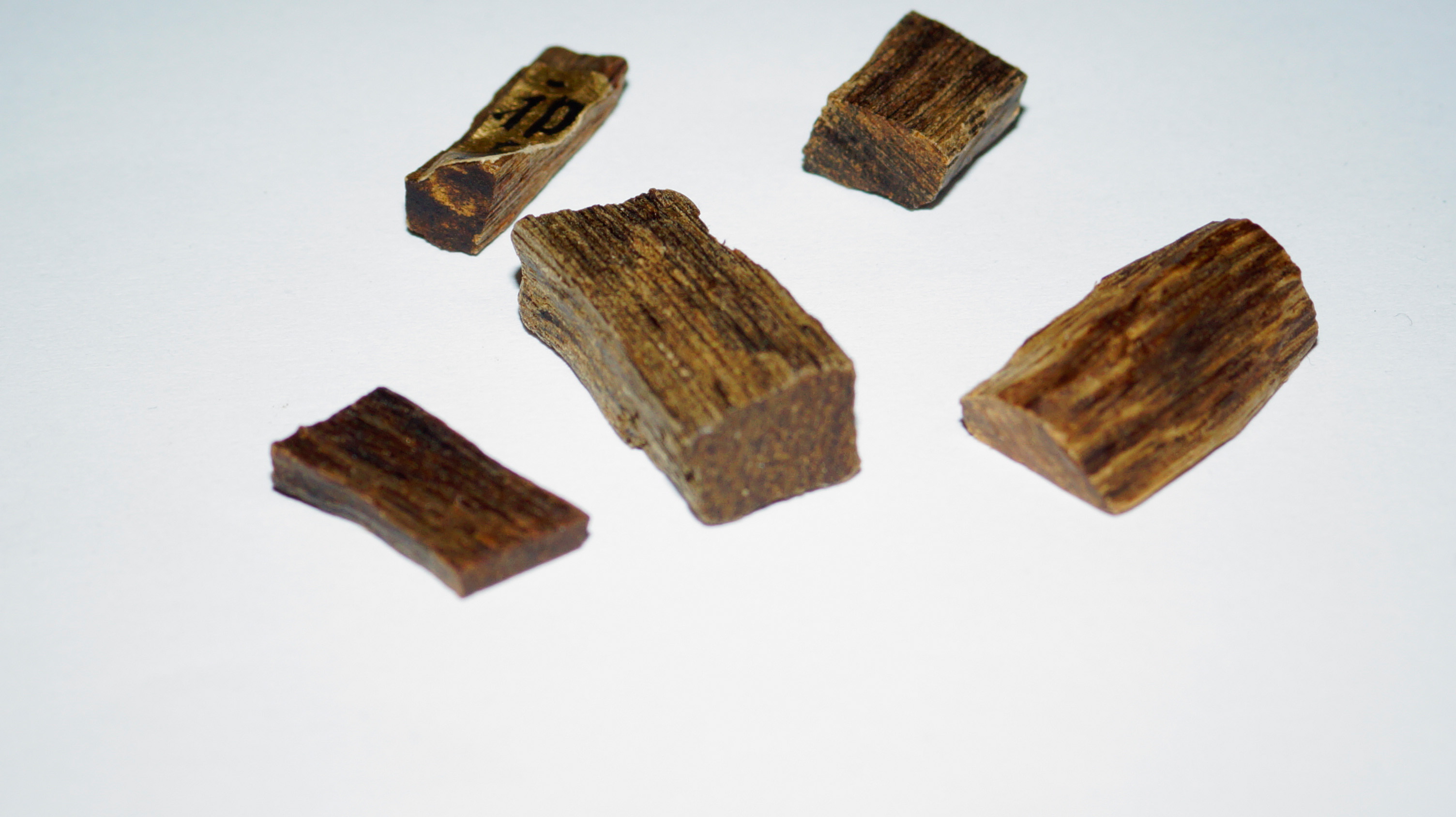 [Ouddict.com] Oud Wood
