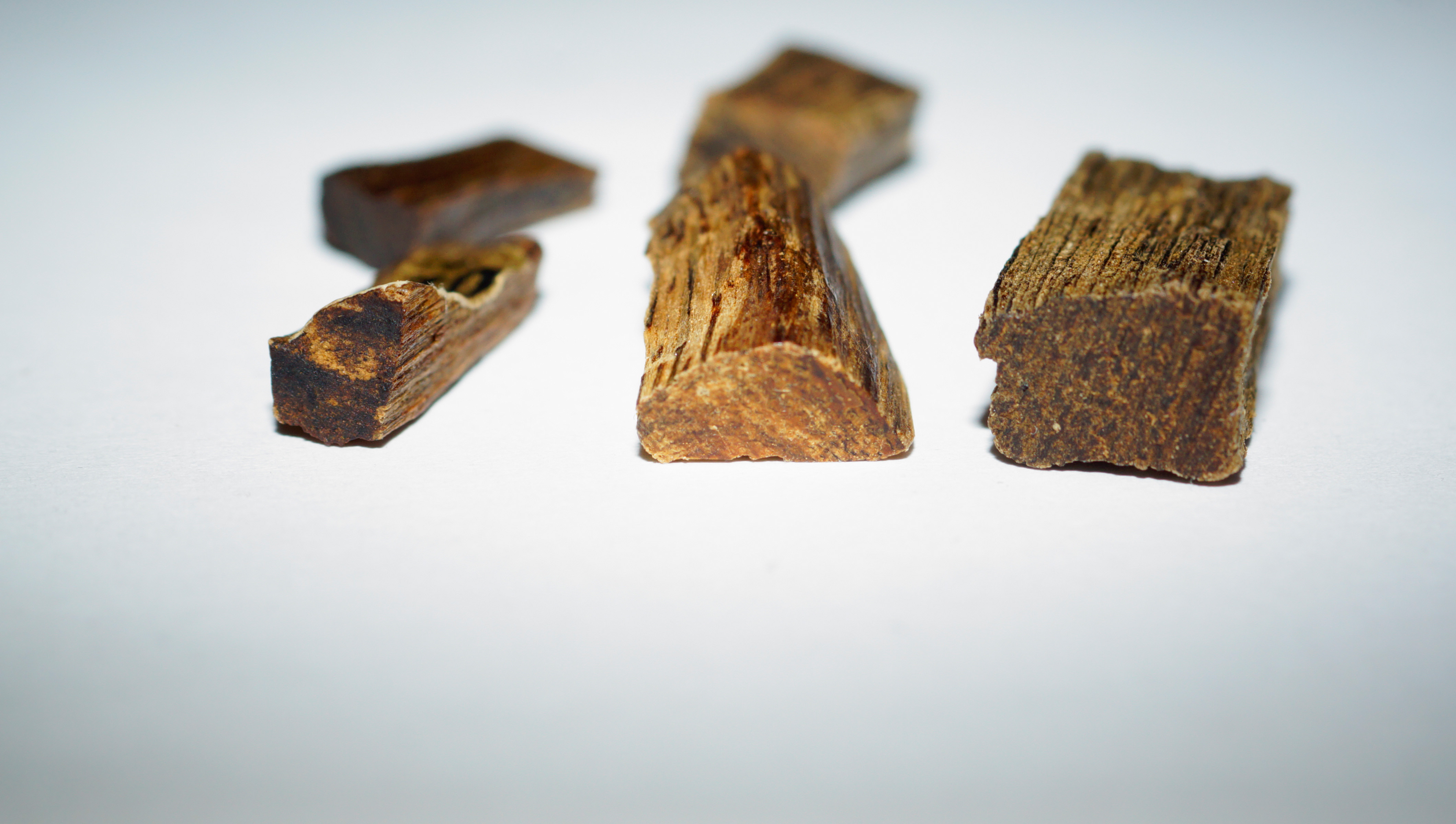 [Ouddict.com] Oud Wood