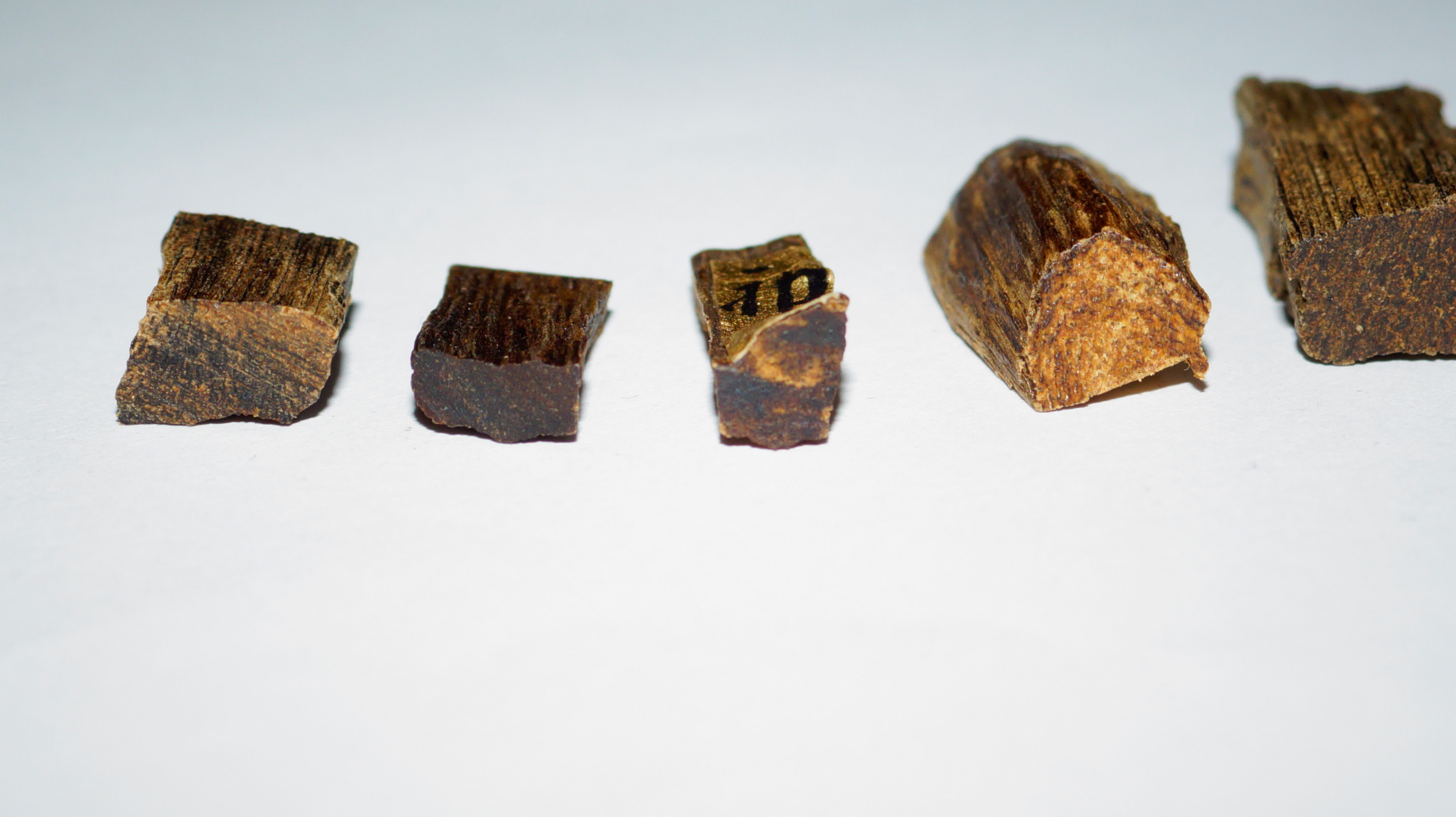 [Ouddict.com] Oud Wood