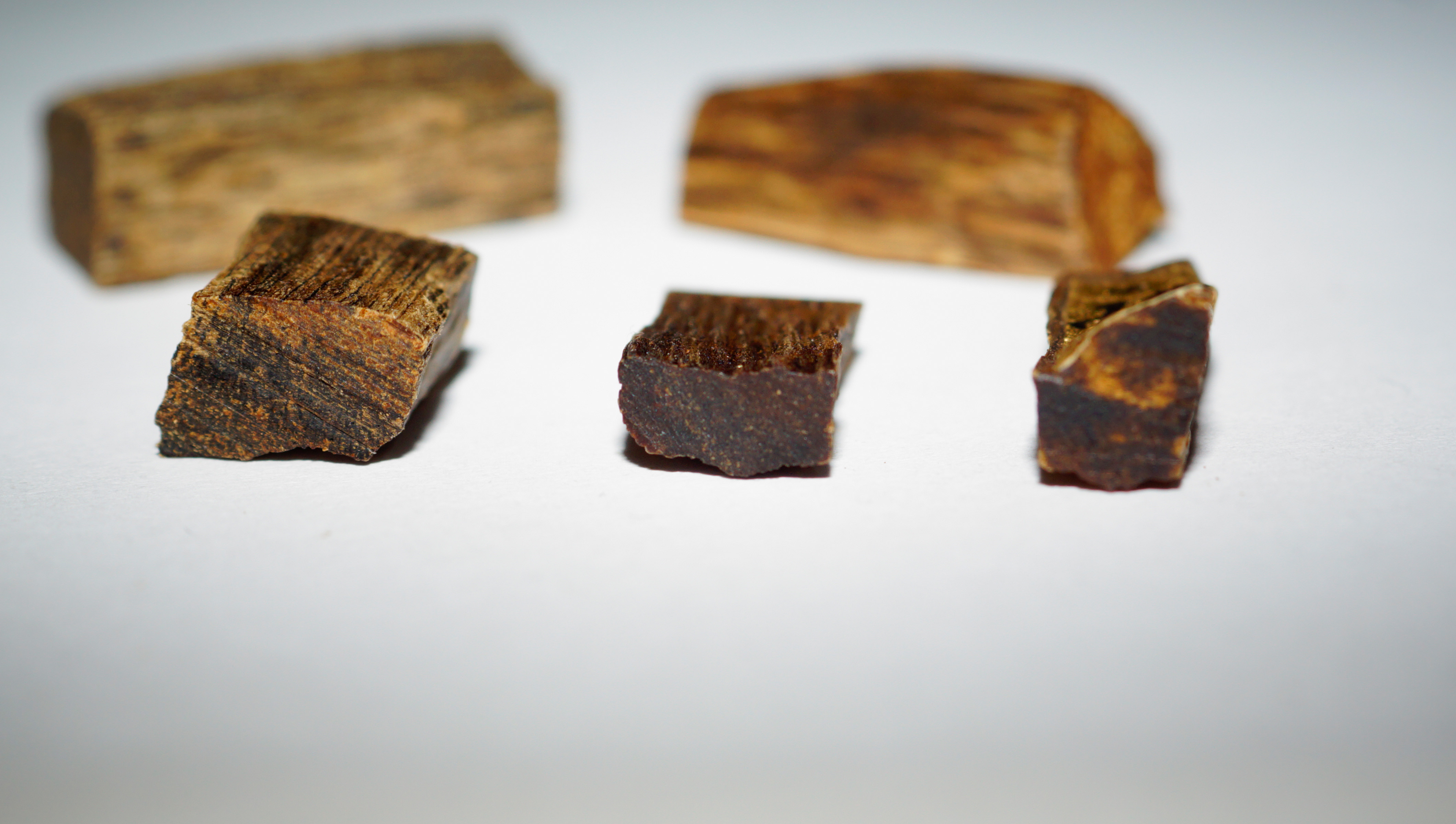 [Ouddict.com] Oud Wood