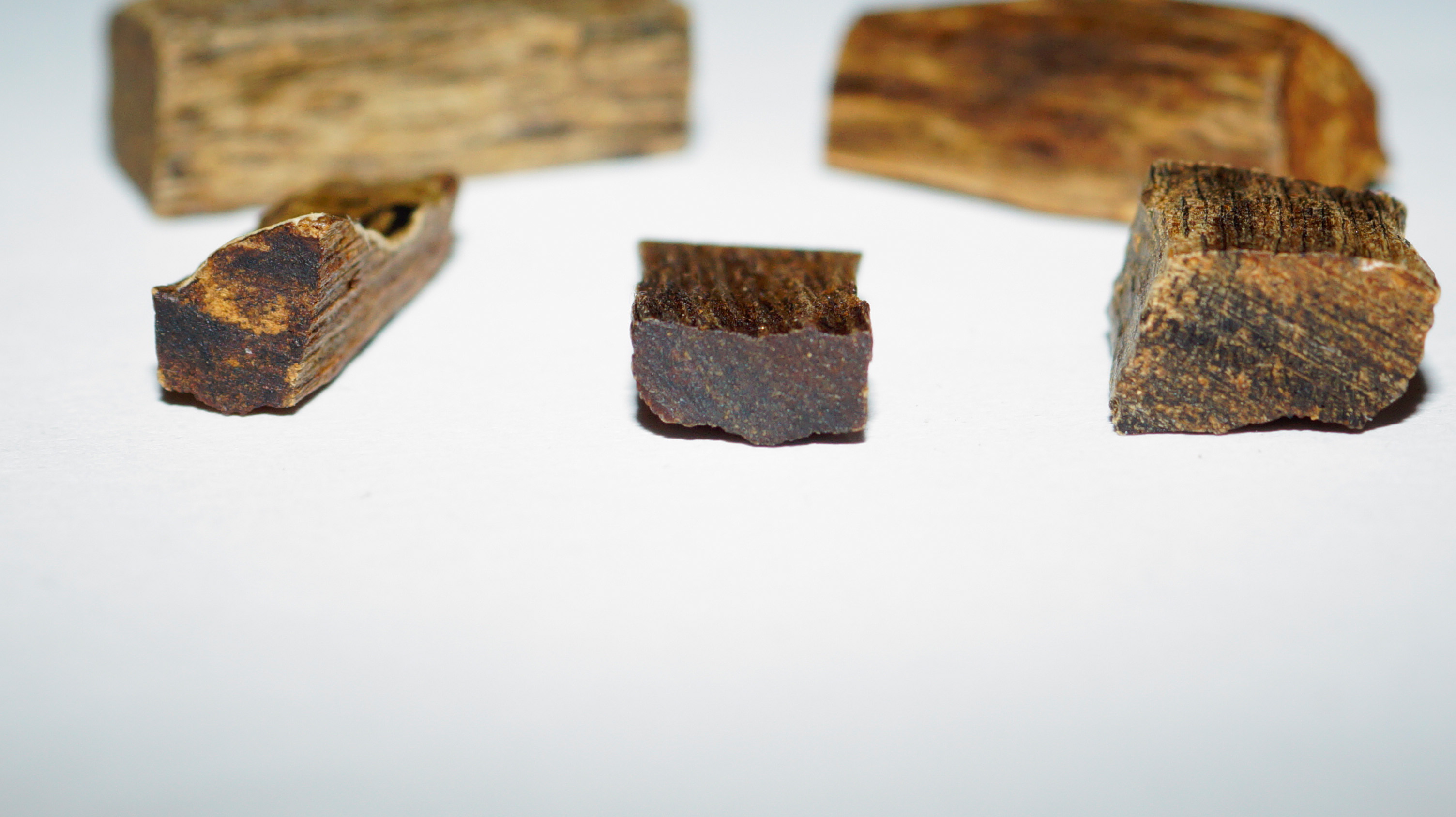 [Ouddict.com] Oud Wood