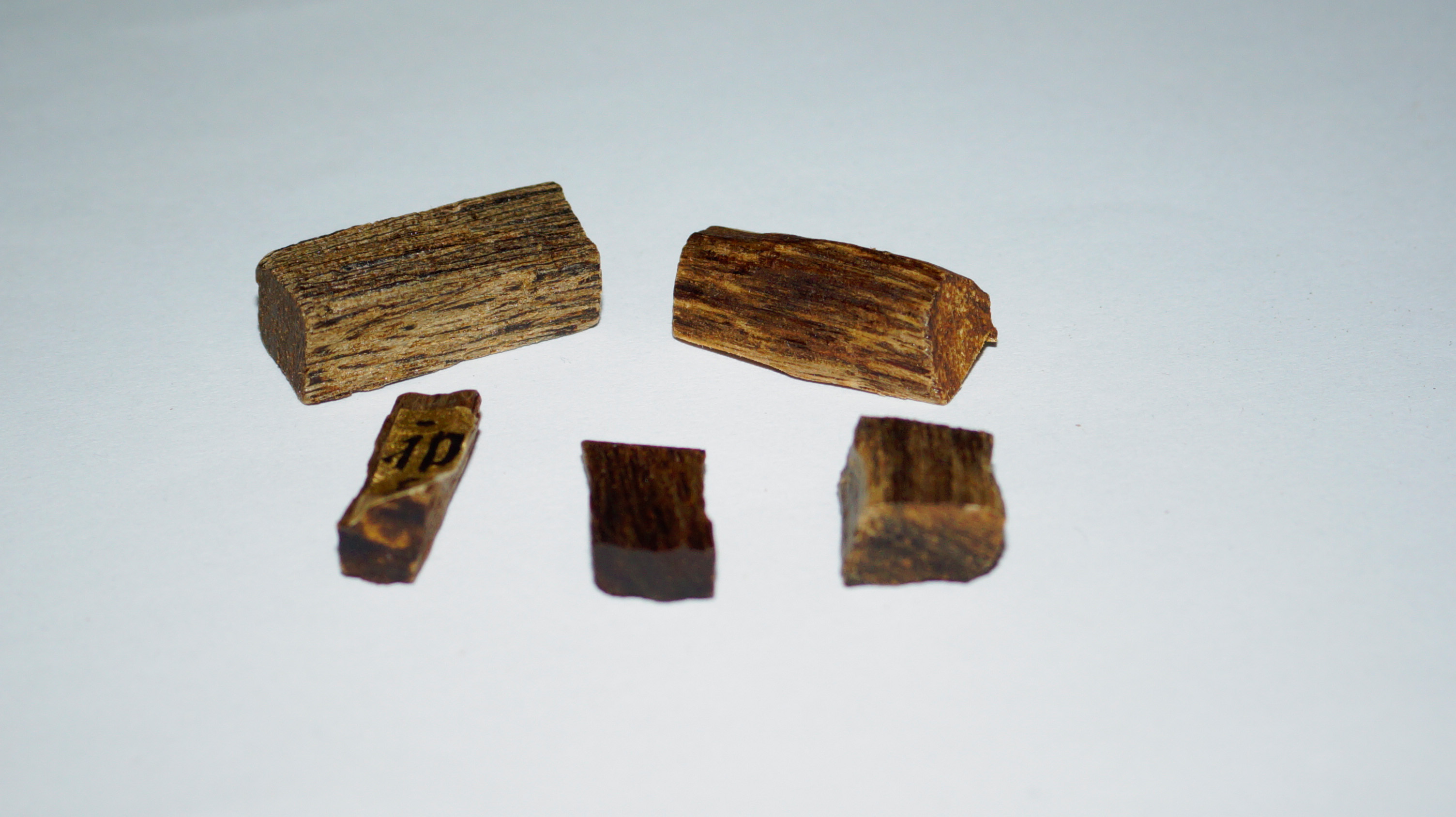 [Ouddict.com] Oud Wood