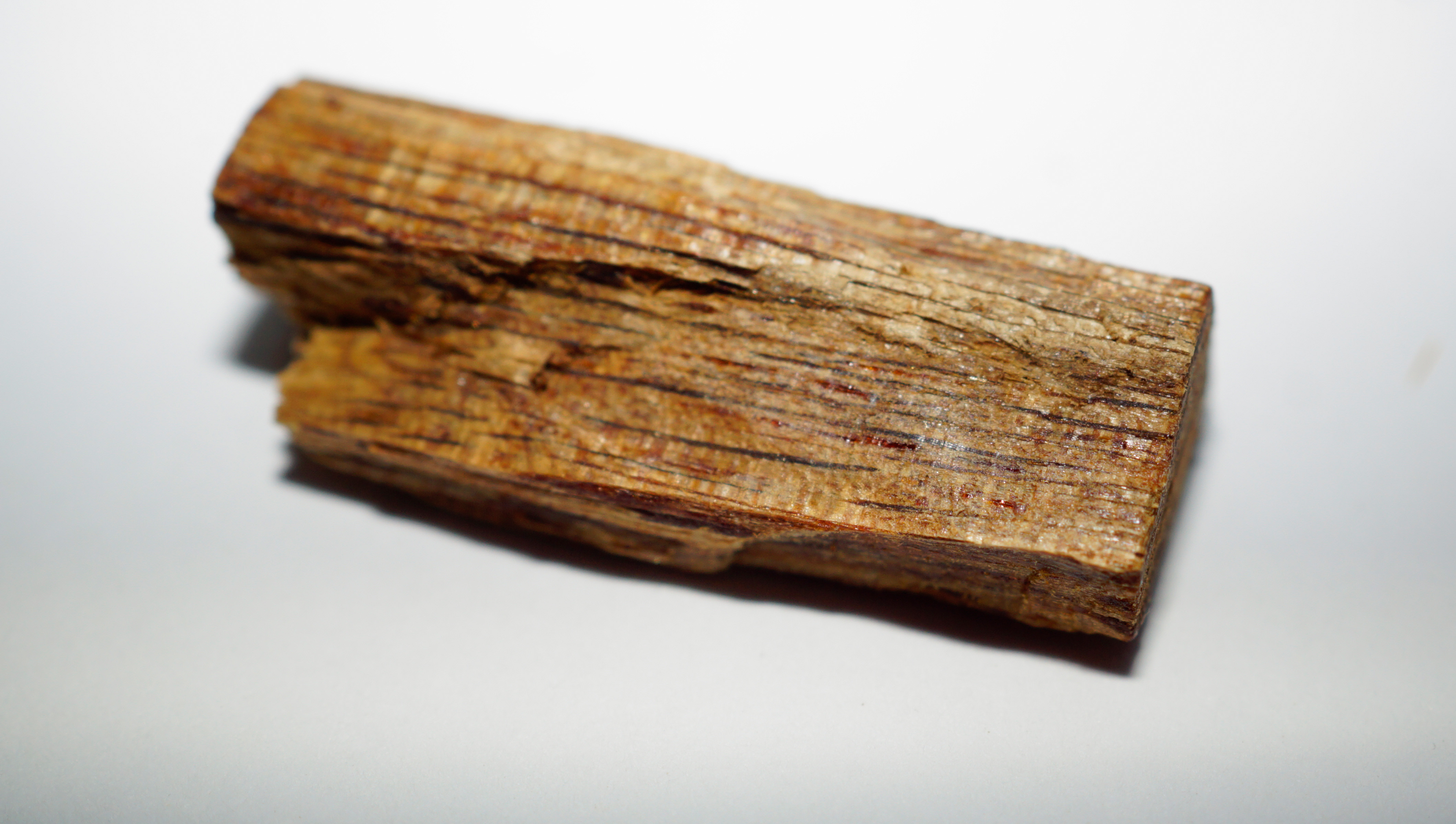 [Ouddict.com] Oud Wood