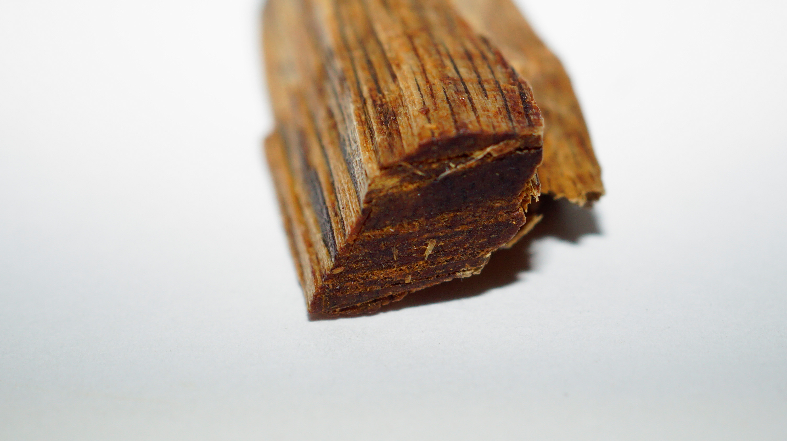 [Ouddict.com] Oud Wood