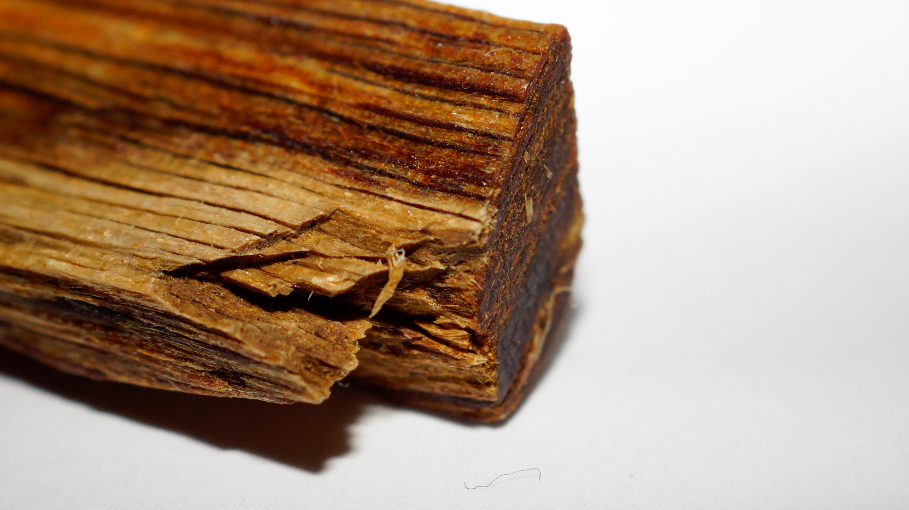 [Ouddict.com] Oud Wood