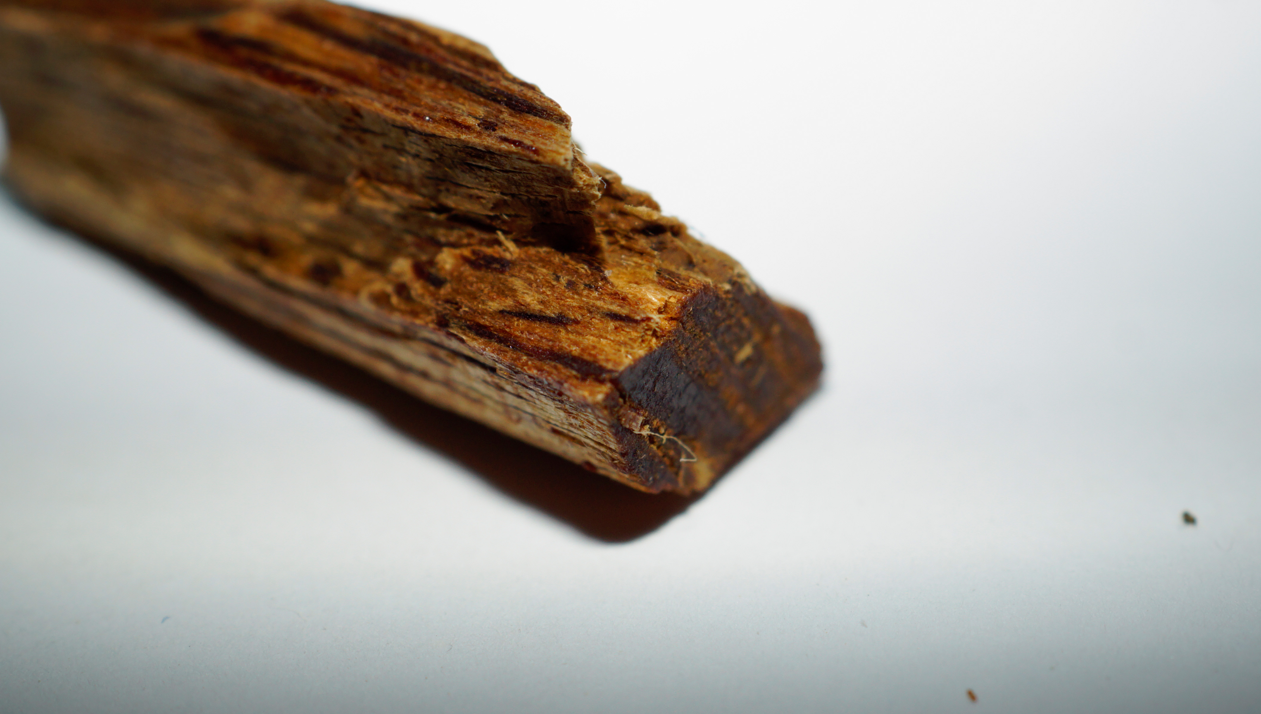 [Ouddict.com] Oud Wood