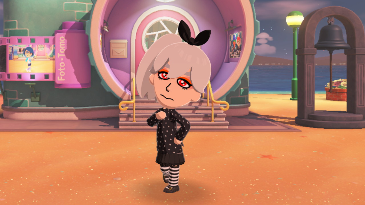 Yowane Haku Mii with a cute black outfit & skirt, posing in front of Foto-Tomo