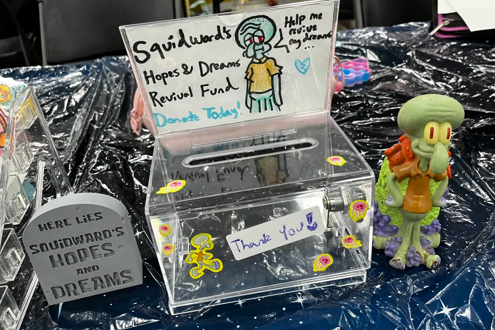 Tip jar with a sign that reads 