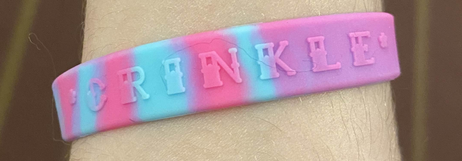 a blue and pink silicone wristband that says crinkle