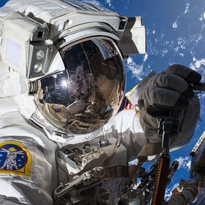 astronaut.png