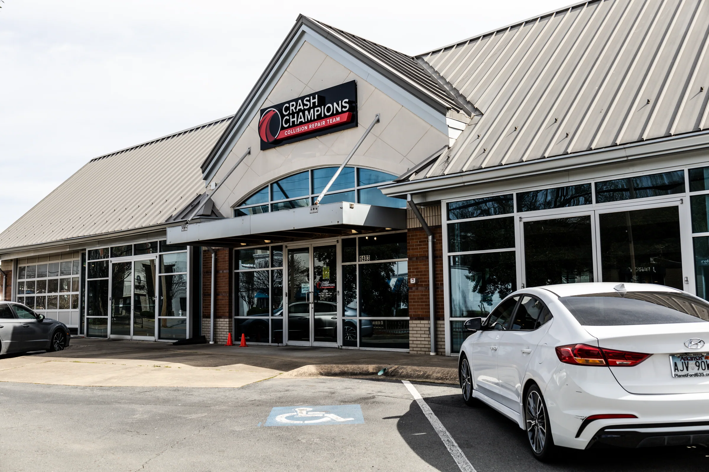 Crash Champions storefront on Rebsamen Park Road in Little Rock