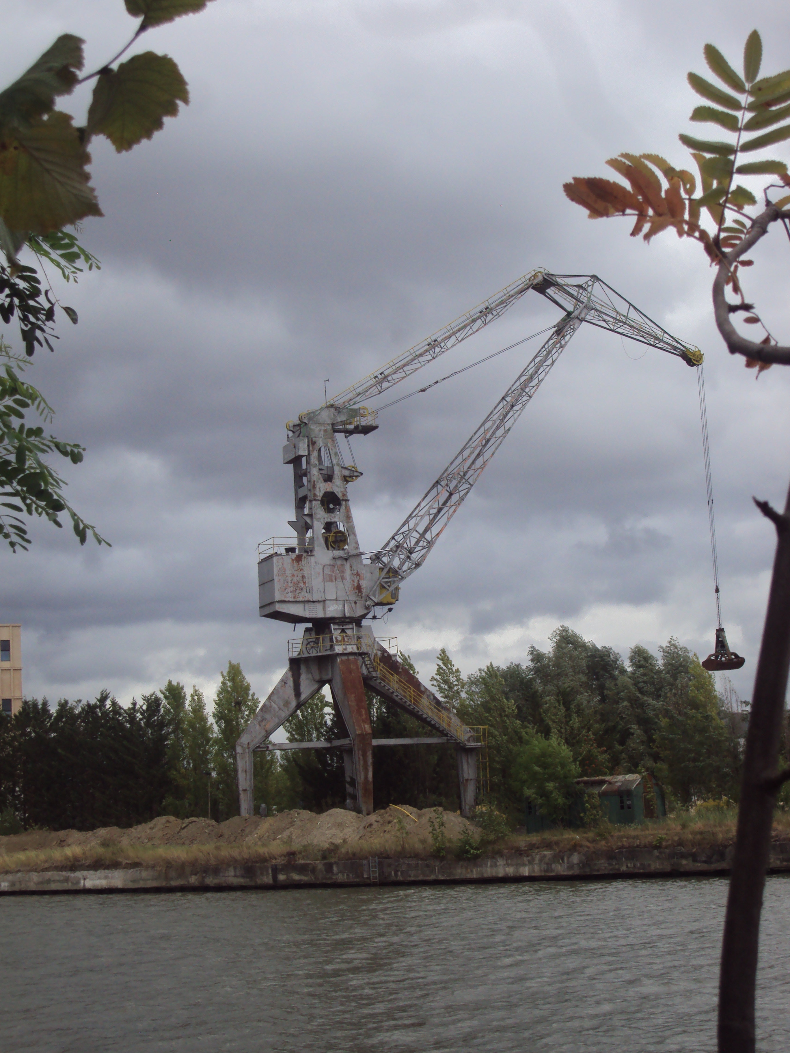 grue bisarre rouillée