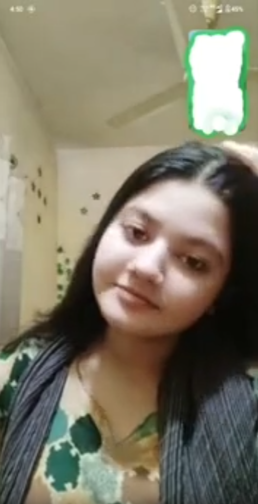 লাইভক্যাম শোতে ঢাকার বাংলাদেশি মেয়ে স্তন দেখাচ্ছে