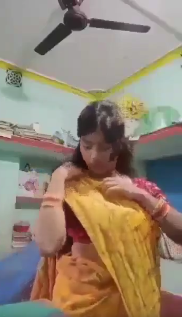 হট বাঙালি বৌদির ক্যামেরার সামনে নগ্ন প্রদর্শন