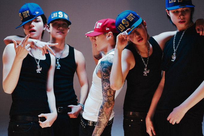WHO is that bro. bro thinks he part of the gang😂shorter thanwoojin btw😂pushing 40 btw. on another note...YO RYUL OHYUL CHILL🤣🤤😳and lou lou bear js aurafarming andwoojin looks so cool and yeah omg theyre so HOT! and cute and cool!Wait no coz when i be looking at ryul😳im like. need to talk ab that man NOW!bit then theres aslo yul yul yul sahur looking at me like dat so its like woah guys relax.