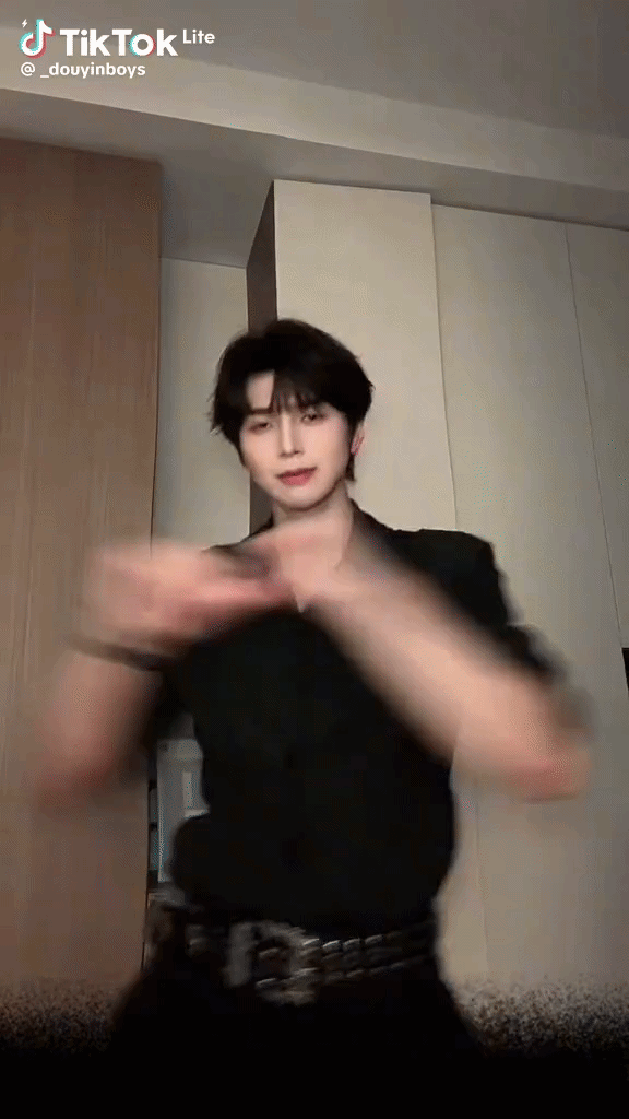 hear me out ngh he kinda remind me of ricky hear me out ngh he kinda remind me of ricky