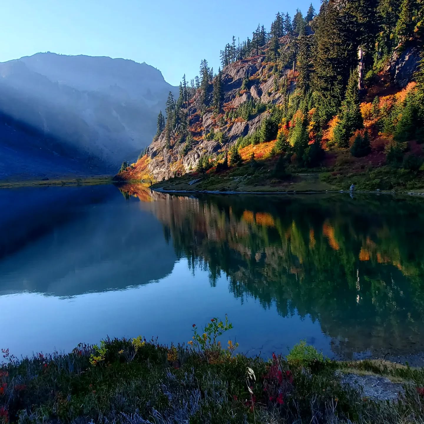  I forgot what lake this is, but it's by Mt.Kulshan